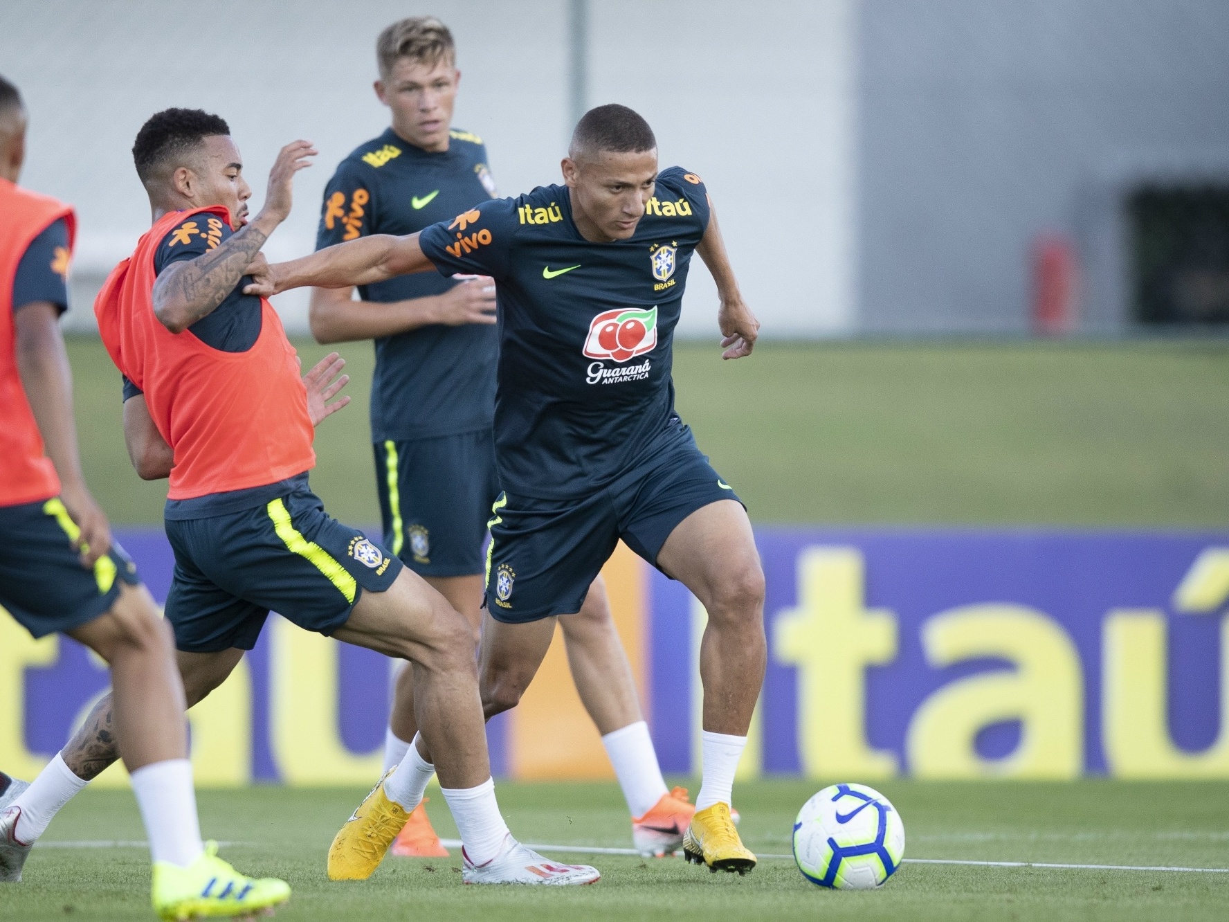 Isto é Santos Futebol Clube on X: SANTOS VAI JOGAR CONTRA O REAL MADRID  Richarlyson automaticamente:  / X