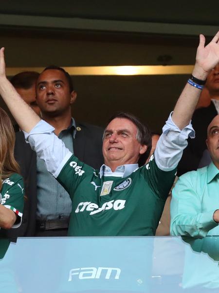 Leila Pereira, Jair Bolsonaro e Maurício Galiotte no Allianz Parque durante o jogo entre Palmeiras e vasco -  REUTERS/Amanda Perobelli 