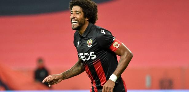 Jogadores brasileiros veteranos que ainda atuam no exterior