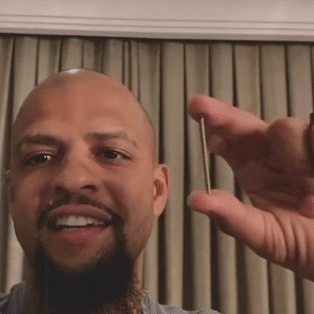 Felipe Melo tira parafuso do tornozelo e entra em nova fase de recuperação