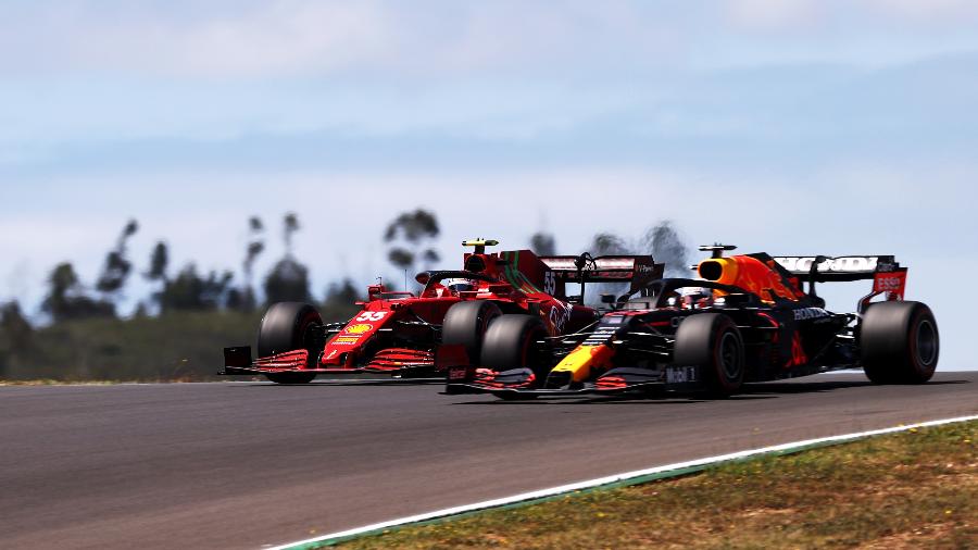 Carlos Sainz e Max Verstappen no circuito de Portimão - Lars Baron/Getty Images