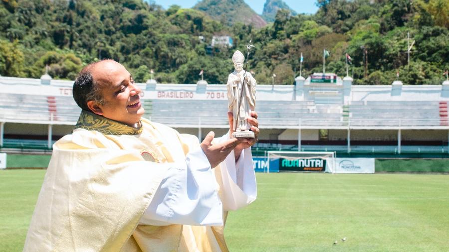Padre Omar realizou missa na sede do Fluminense em celebração ao dia de São João Paulo II - Carol Fraga - FFC