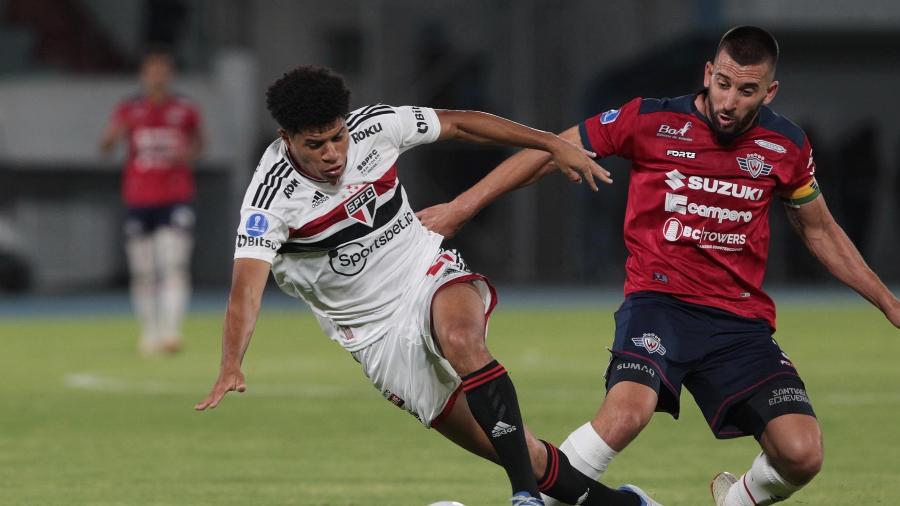 Gabriel Sara, durante a partida entre São Paulo e Jorge Wilstermann, pela Copa Sul-Americana - Miguel SCHINCARIOL/São Paulo FC