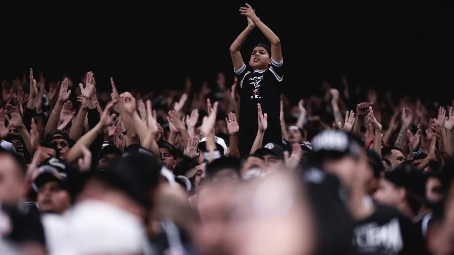 Torcida do Corinthians comparece em grande número contra a Portuguesa-RJ - Ettore Chiereguini/AGIF
