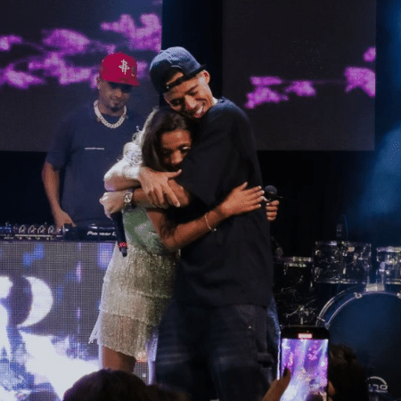 Rayssa Leal celebra aniversário de 15 anos com show de astro do rap Rayssa Leal celebra aniversário de 15 anos com show de astro do rap