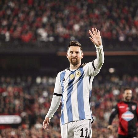 Messi disputa partida de despedida de Maxi Rodríguez no Newell"s - NOB Twitter