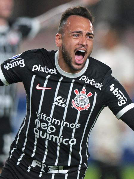 Maycon comemora gol do Corinthians sobre o Universitario em duelo decisivo da Sul-Americana