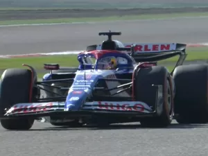Com muito vento, Ricciardo lidera primeiro treino livre do GP do Bahrein
