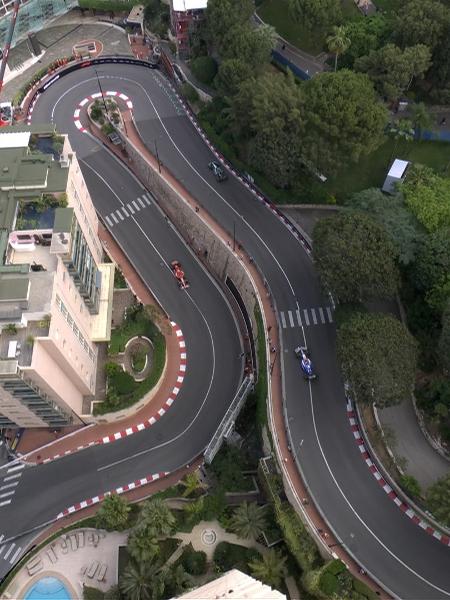 Visão aérea do famoso hairpin do circuito de Mônaco, a curva mais lenta da F1