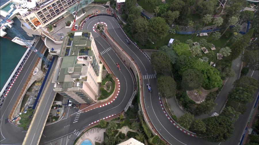 Visão aérea do famoso hairpin do circuito de Mônaco, a curva mais lenta da F1