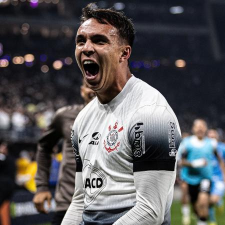 Giovane comemora gol do Corinthians sobre o Vitória em duelo do Campeonato Brasileiro