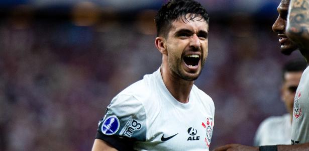 Coronado mostra qualidade em campo, mas salário no Corinthians é questionável