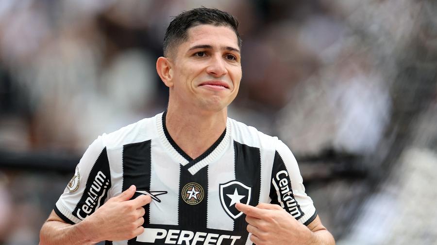 Savarino é um dos titulares do Botafogo