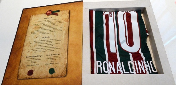 A camisa de Ronaldinho é um dos artigos que devem fazer sucesso no Flu - Alexandre Vidal