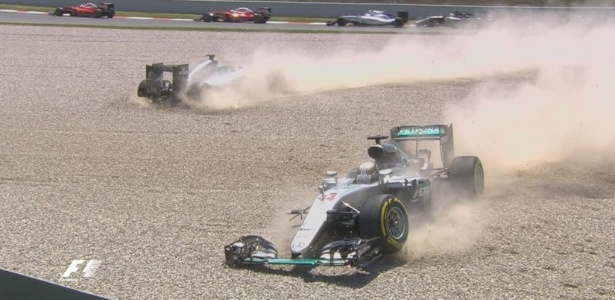 Hamilton e Rosberg se acidentam na primeira volta do GP da Espanha - Formula 1 Oficial