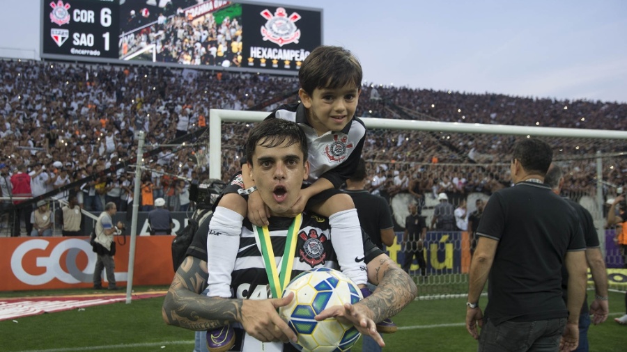Fagner comemora título brasileiro ao lado do filho Henrique - Daniel Augusto Jr/Agência Corinthians