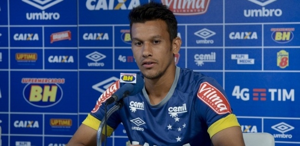 Henrique, volante do Cruzeiro, lamenta tropeço no Mineirão - Washington Alves/Light Press/Cruzeiro
