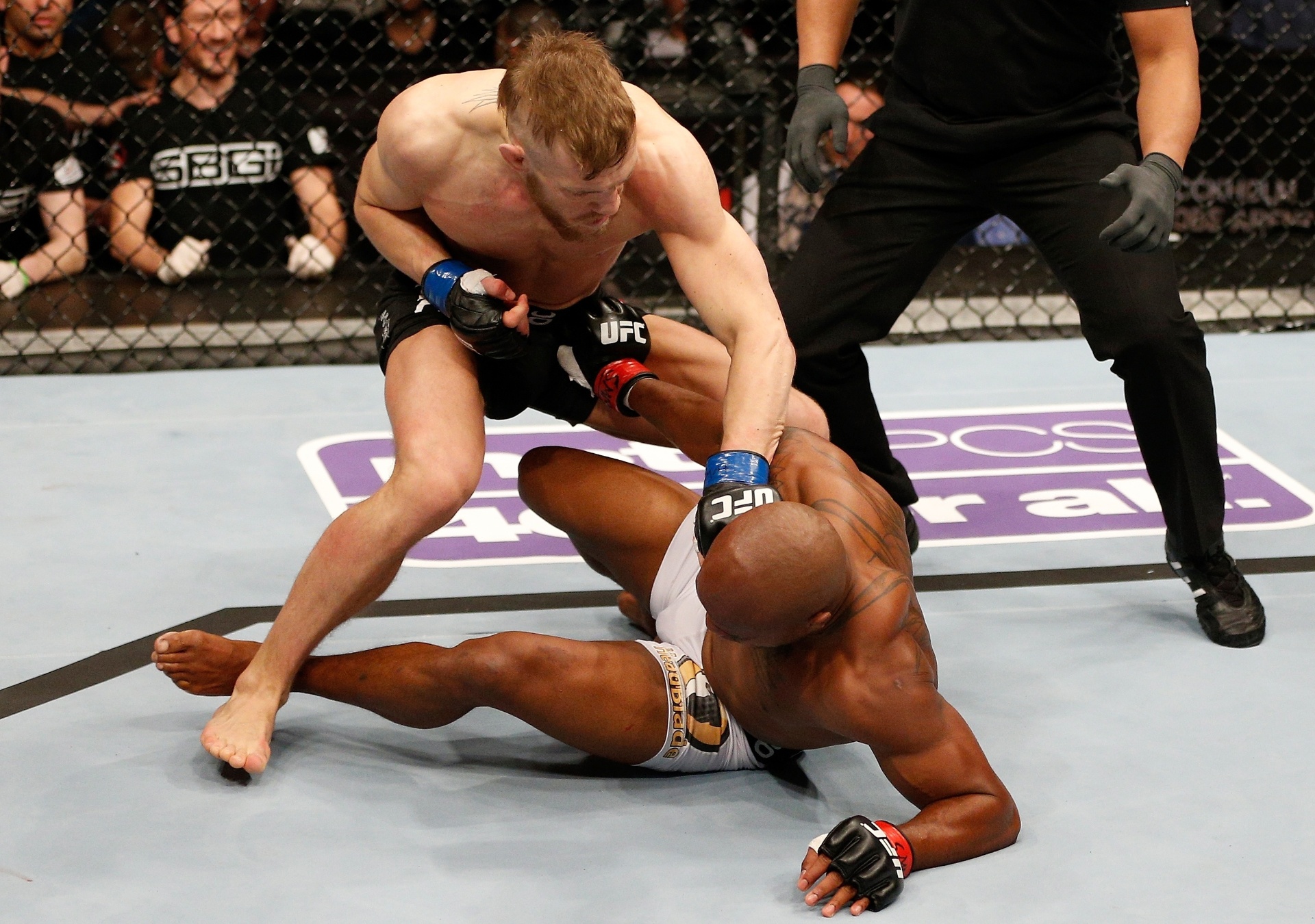 McGregor nocauteia Marcus Brimage no UFC - Josh Hedges/Zuffa LLC/Zuffa LLC via Getty Images