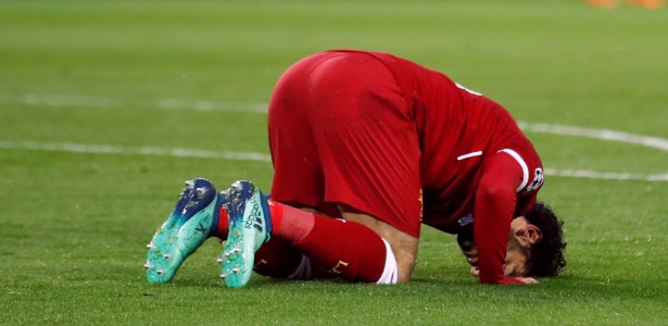 Religioso, Salah celebra gol do Liverpool nas semis da Champions, contra a Roma - Reuters