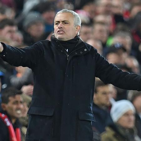 Mourinho esbraveja em derrota do United para o Liverpool - Paul Ellis/AFP