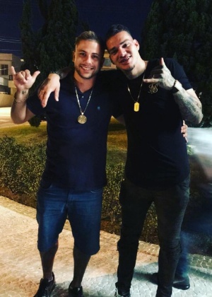 Ederson, goleiro do Manchester City, com o amigo de infância Ricardo Valentim - Arquivo pessoal - Arquivo pessoal
