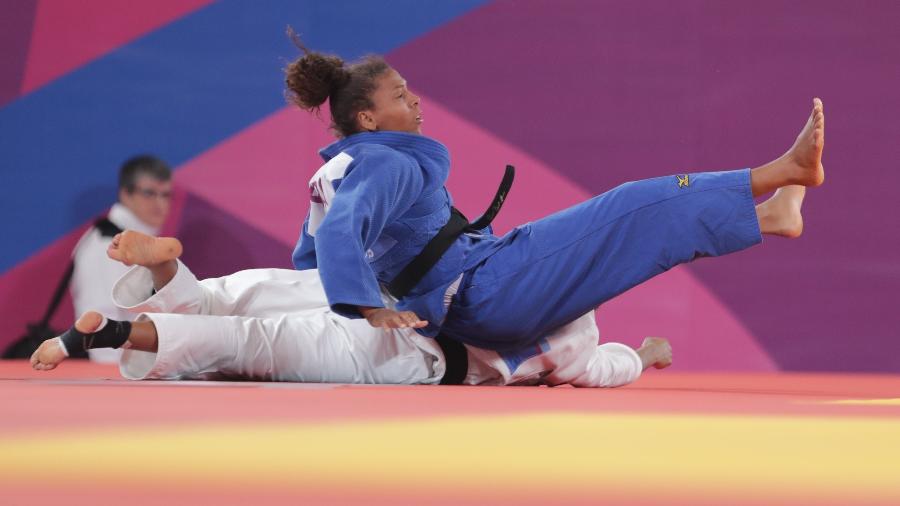 Rafaela Silva consegue um ippon na semifinal contra a cubana Anailys Dorvigny no Pan - Guadalupe Pardo/Reuters