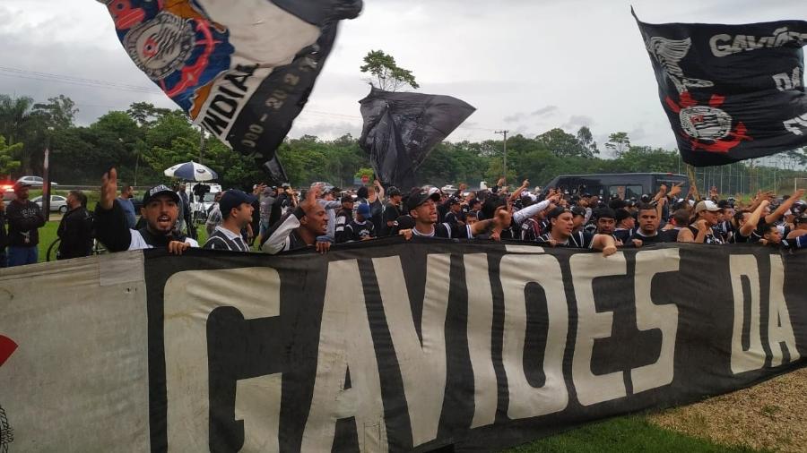 Protesto da Gaviões da Fiel no CT Joaquim Grava - Samir Carvalho/UOL Esporte