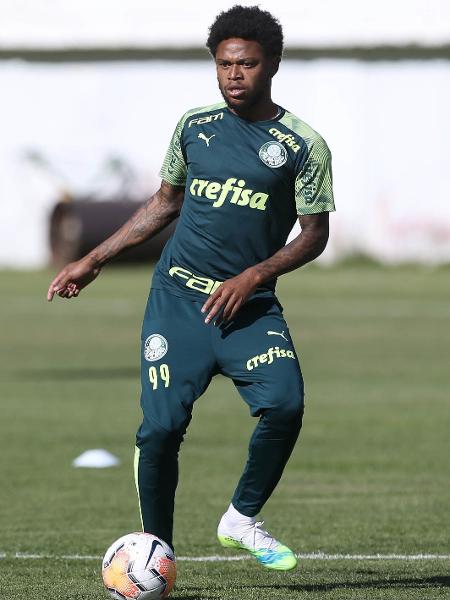 Luiz Adriano, atacante do Palmeiras, durante treino na Bolívia - Cesar Greco