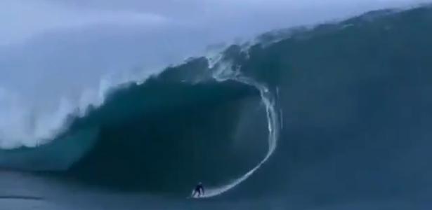 Surfista francês pega onda gigante no Taiti e impressiona Slater; veja - Vimarsana News