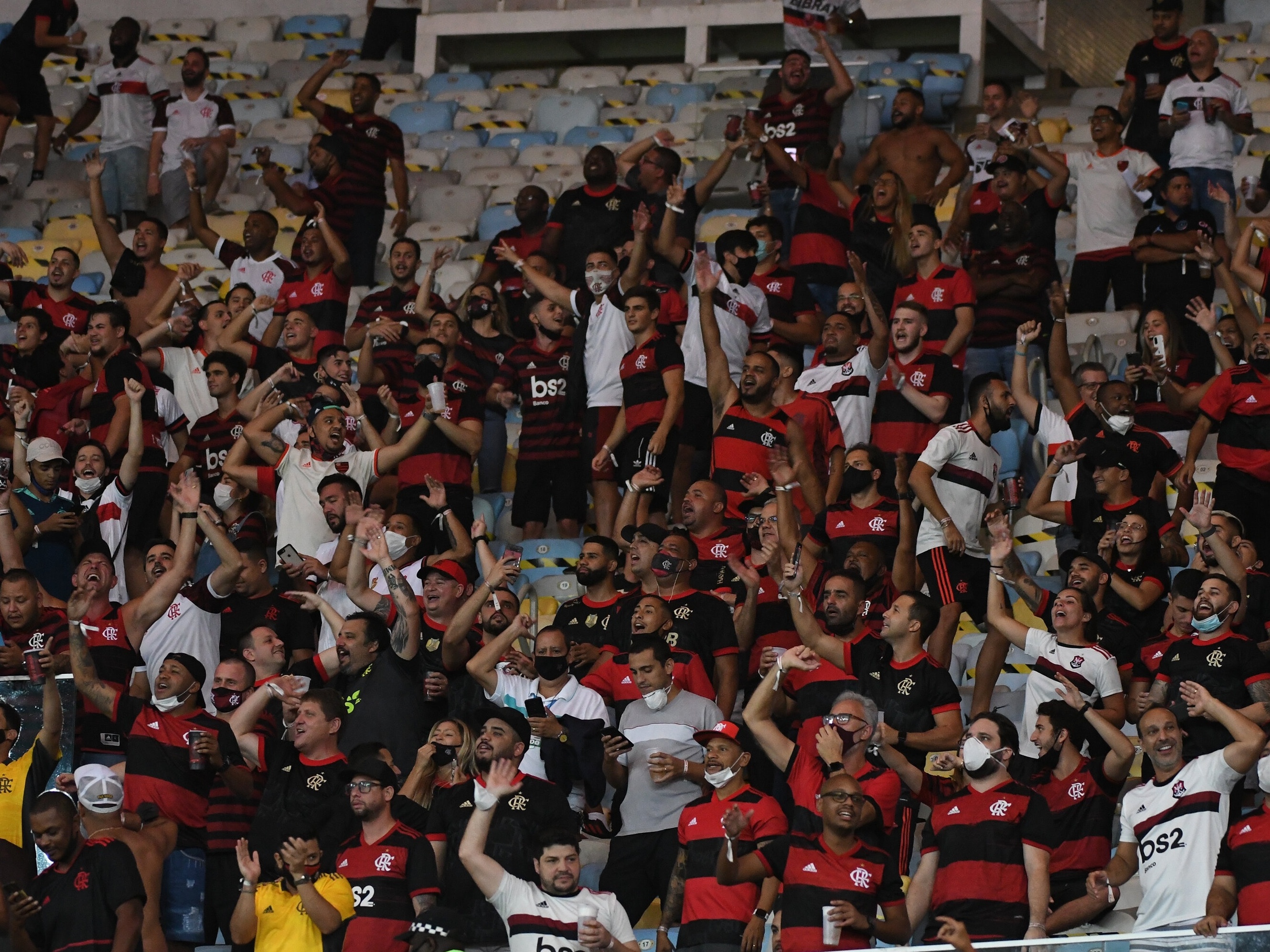 Prefeitura libera público em jogos do Flamengo com vacinação e testes  obrigatórios