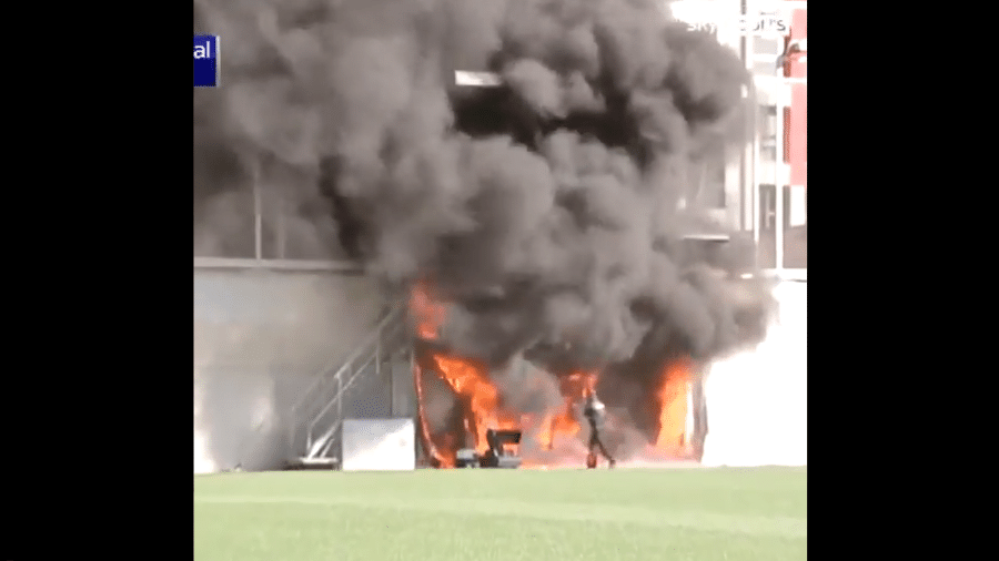 O Estádio Nacional de Andorra tem um início de incêndio - Reprodução/Sky Sports