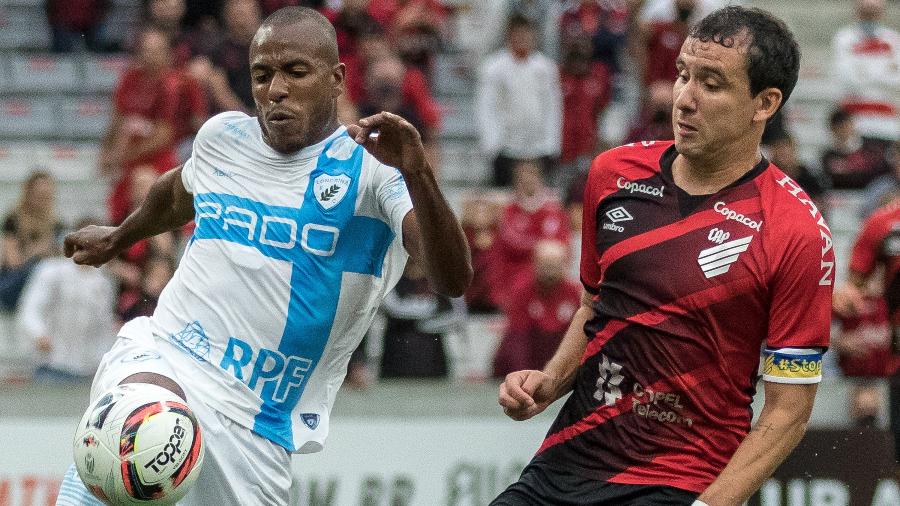Samuel Santos registrou boletim de ocorrência de racismo em jogo do Athletico-PR contra o Londrina - Robson Mafra/AGIF
