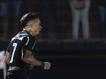 Corinthians bate o Bragantino novamente e conquista a Copa