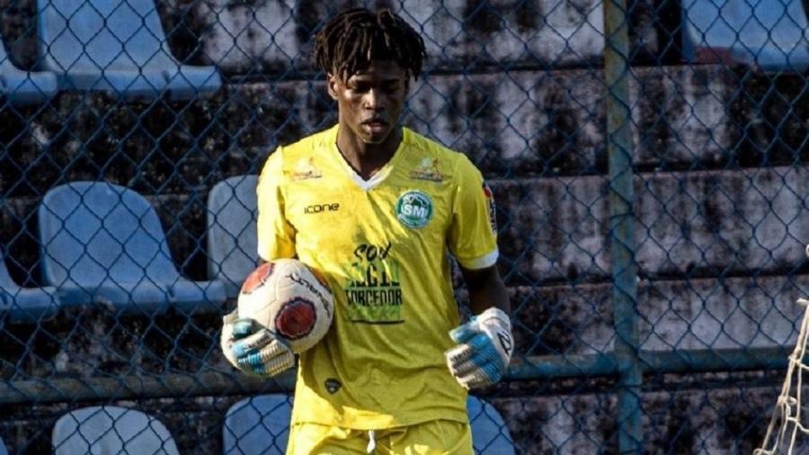 Luan, goleiro do sub-15 do Serra Macaense, foi alvo de ofensas racistas - Divulgação/Instagram
