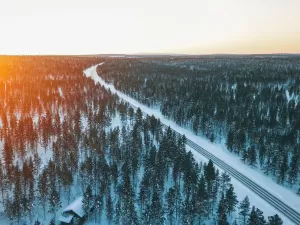 Até os nórdicos: Finlândia alerta para onda de calor inédita para época do ano