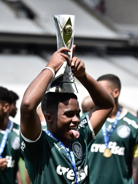 Endrick, do Palmeiras, comemora o título do Campeonato Brasileiro Sub-20  - RONALDO BARRETO/ESTADÃO CONTEÚDO