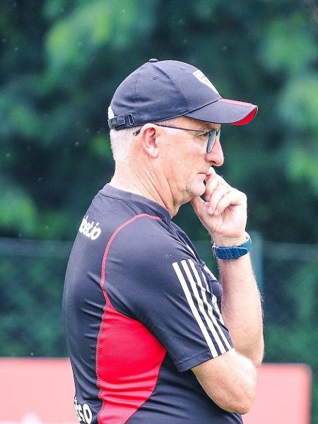 Dorival Júnior comanda treino do São Paulo no CT da Barra Funda