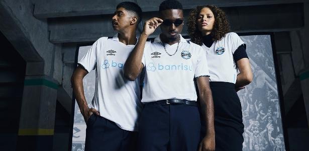 Grêmio e Umbro apresentam nova camisa em homenagem ao chimarrão no futebol.