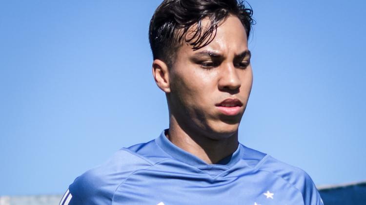 Kaio Jorge durante treino do Cruzeiro na Toca da Raposa