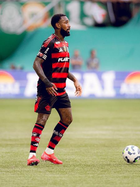 Gerson havia sentido uma lesão contra o Palmeiras e precisou ser substituído pelo Flamengo Gerson havia sentido uma lesão contra o Palmeiras e precisou ser substituído pelo Flamengo