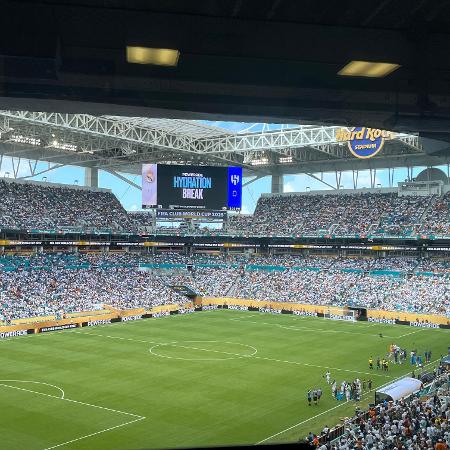 Telão de estádio em Miami anuncia pausa para hidratação no Mundial de Clubes Telão de estádio em Miami anuncia pausa para hidratação no Mundial de Clubes