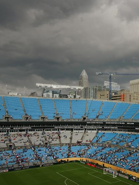Tempestade se aproximando do Bank of America Stadium, palco de Benfica x Chelsea no Mundial Tempestade se aproximando do Bank of America Stadium, palco de Benfica x Chelsea no Mundial