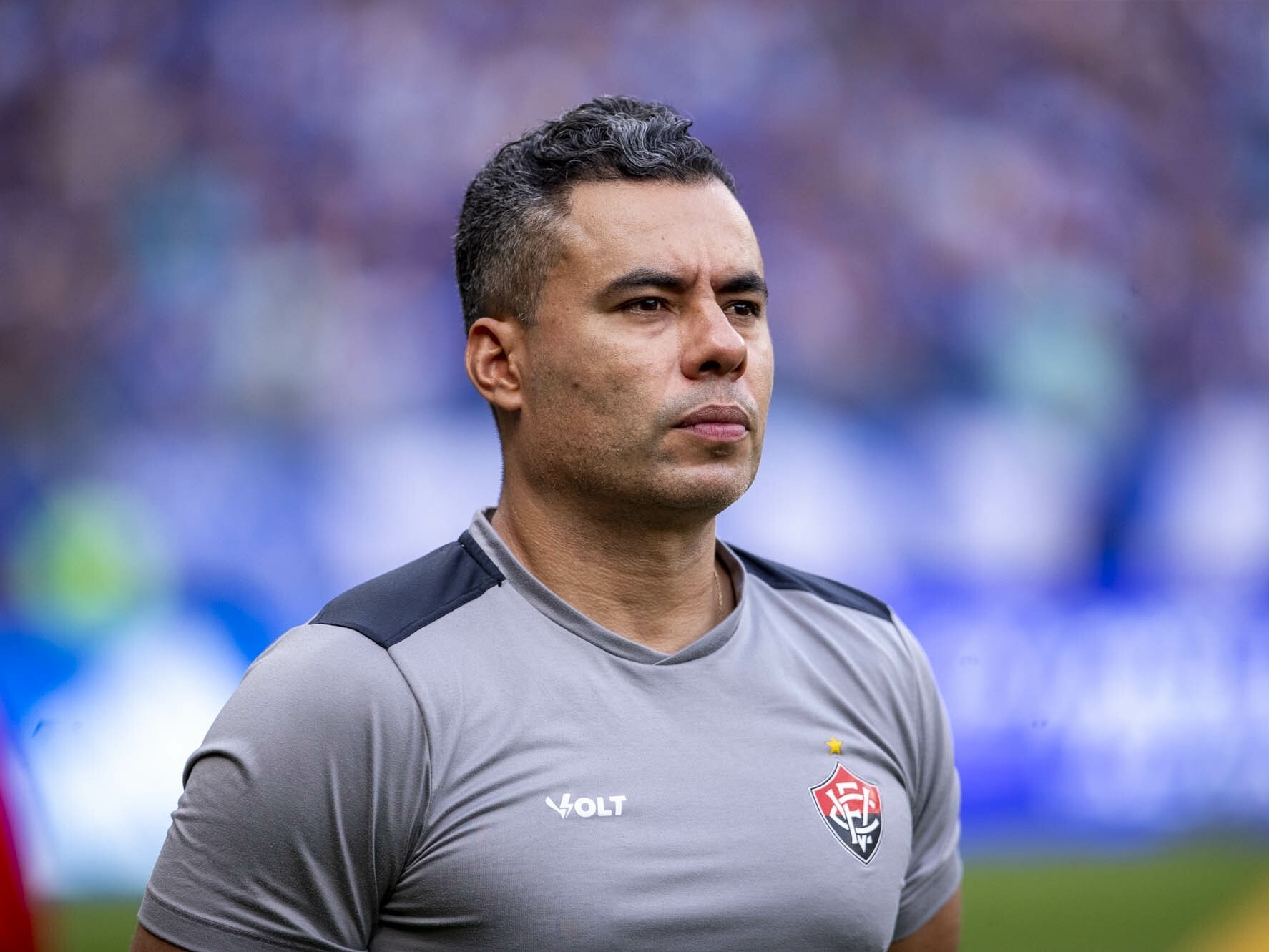 Jair Ventura: perfil do treinador do Vitória — 400 jogos, contrato até 2026 e o desafio da estabilidade 2 Jair Ventura, treinador do Esporte Clube Vitória, em entrevista coletiva