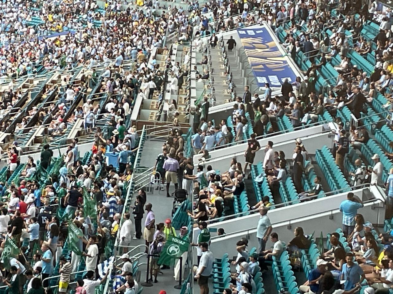 Cadeira vazias no jogo Arábia Saudita x Uruguai - undefined