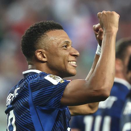 Mbappé, da França, celebra gol sobre o Iraque em duelo da Copa do Mundo