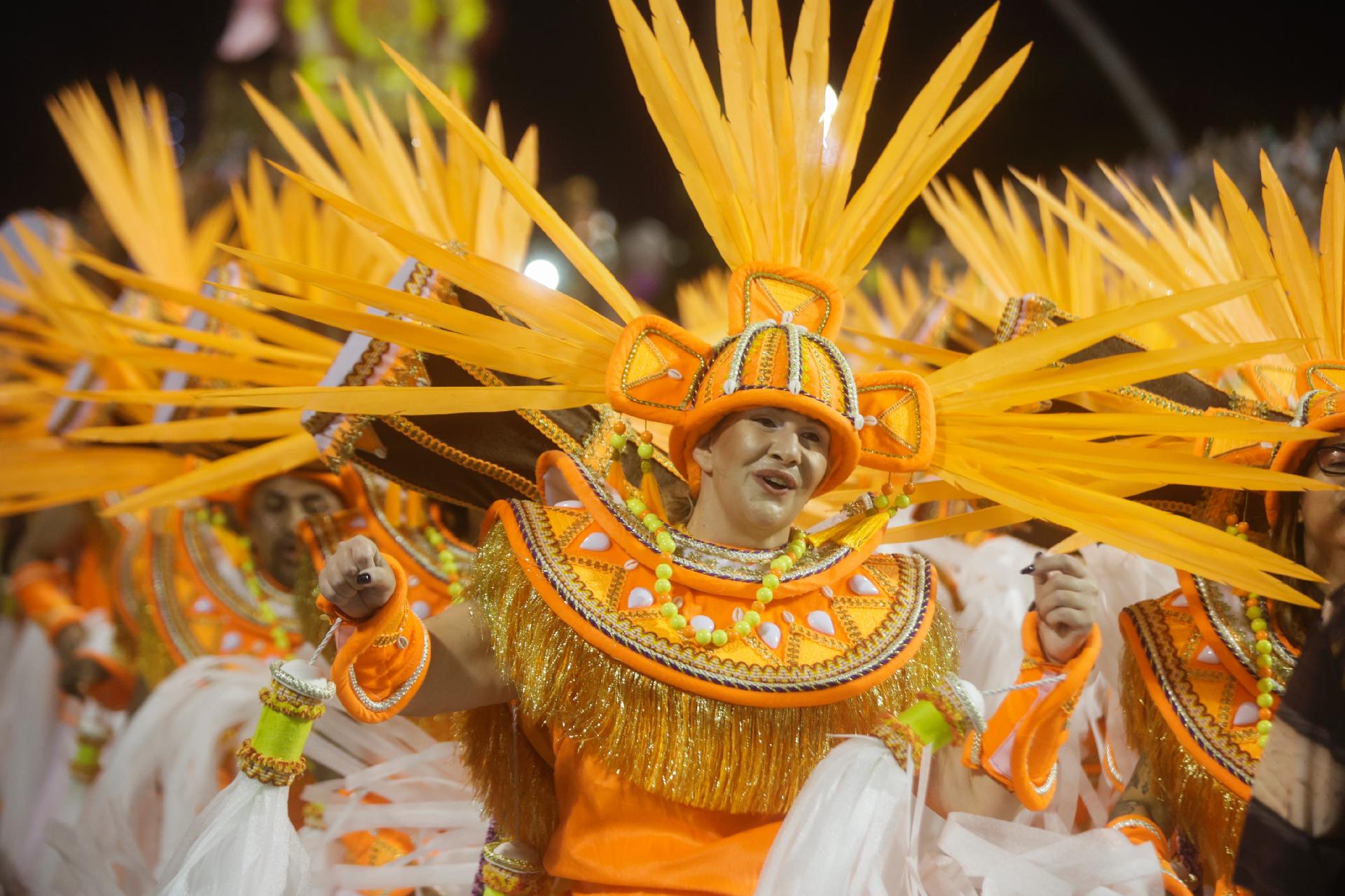O samba-enredo "Império dos Tambores - um Brasil Afromusical" propôs uma viagem pelos ritmos do continente e sua influência na música brasileira - Ricardo Matsukawa/ UOL