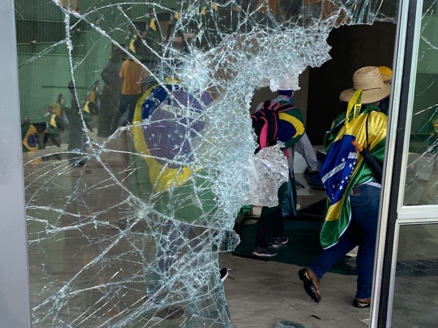 Delinquência bolsonarista é o suicídio da direita no Brasil