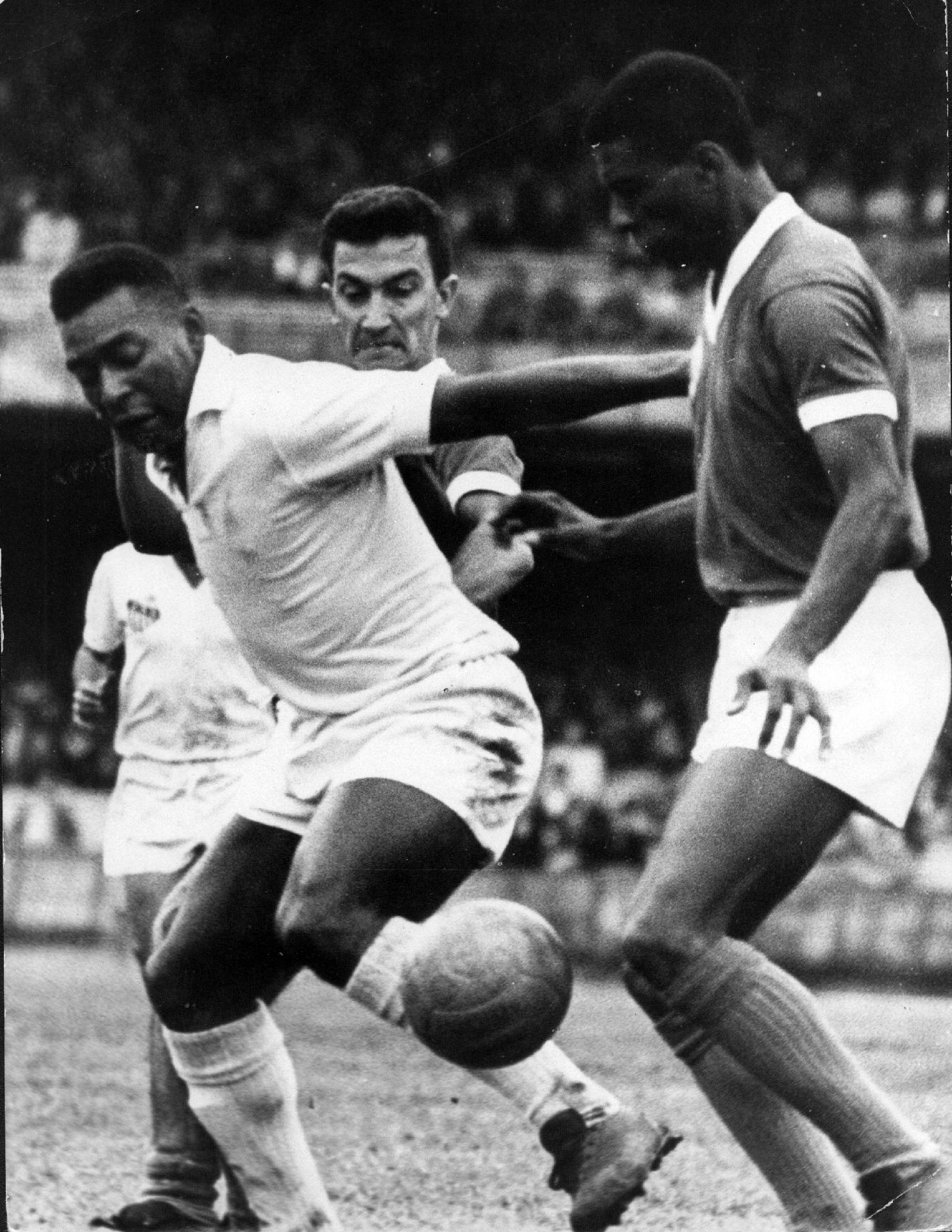 Brasil, São Paulo, SP. Edson Arantes do Nascimento, o Pelé, em campo. - Estadão Conteúdo