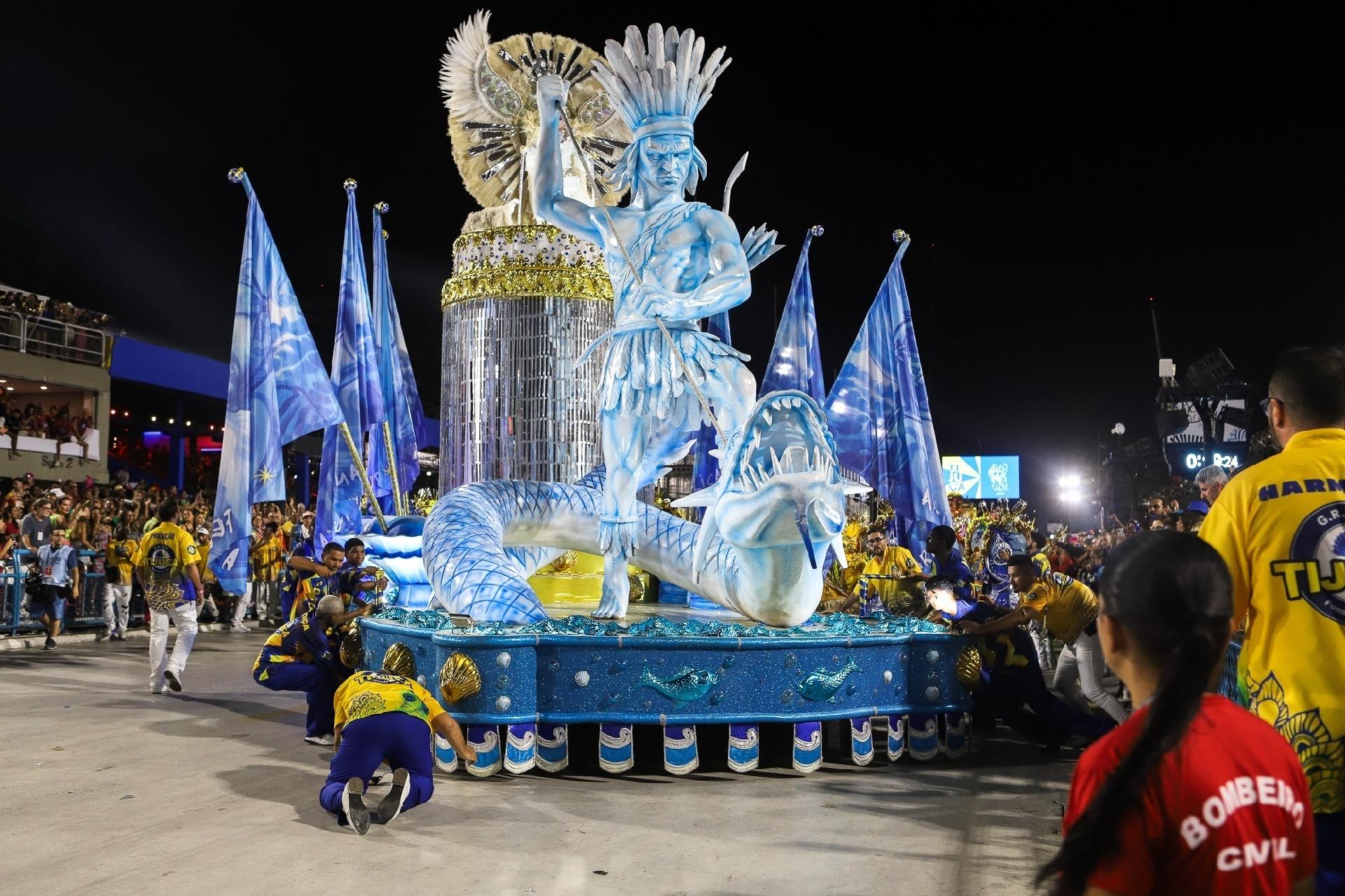 O samba-enredo escolhido para este ano fala sobre um "banho de axé nas águas de Oxalá", celebrando as belezas naturais da região baiana - Zô Guimarães/ UOL