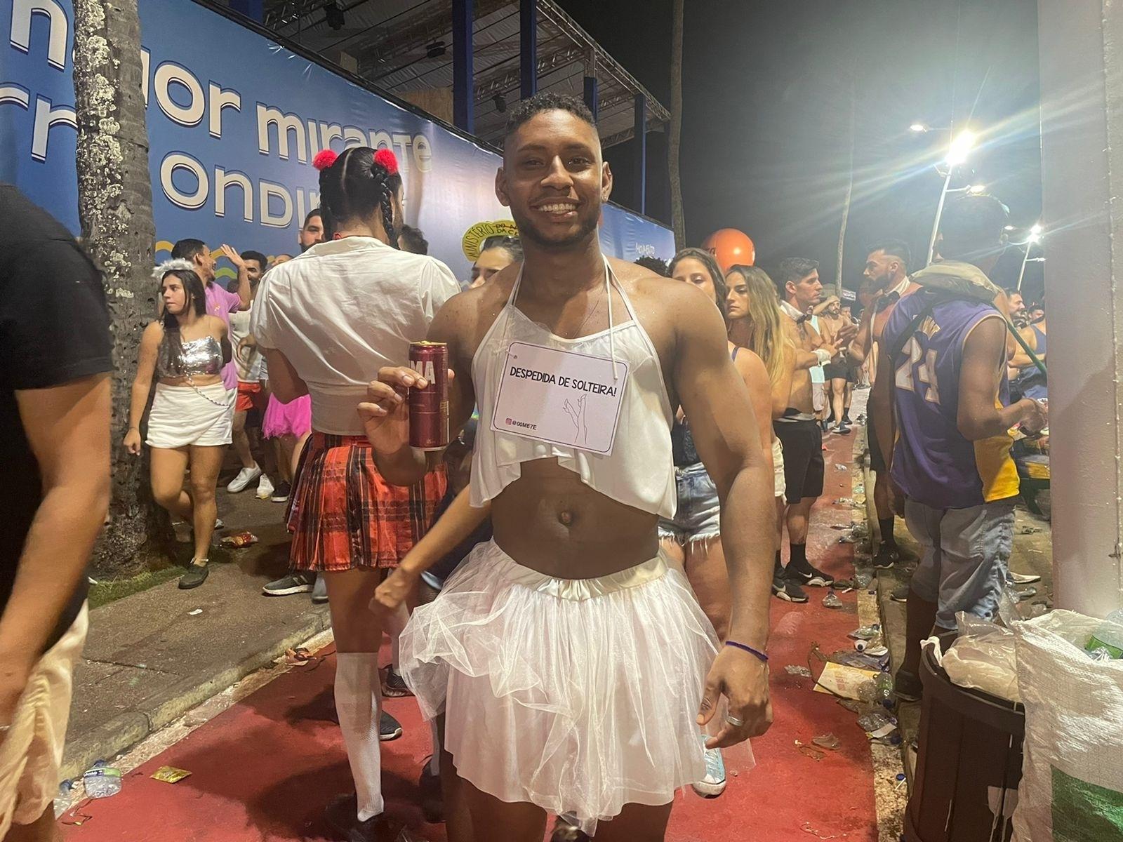 João Lino diz que gostou do "ventinho batendo entre as pernas" - Lari Couto/UOL